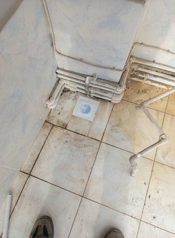 Zemindeki atık su bağlantı düzeni